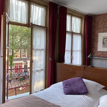 & Bar Royal Taste فندق