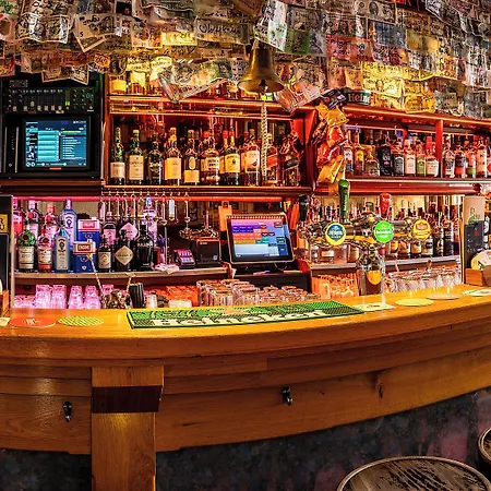 & Bar Royal Taste Hotel *